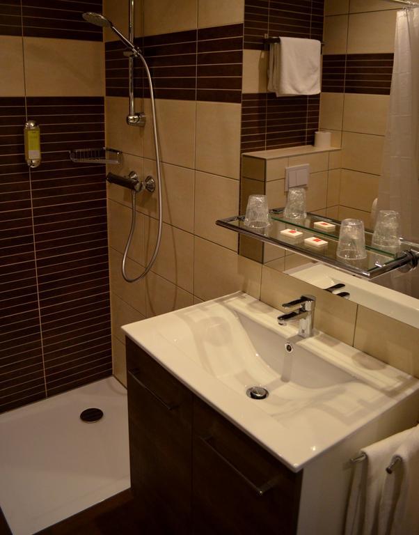 Hotel Restaurant La Couronne Roppenheim Room photo